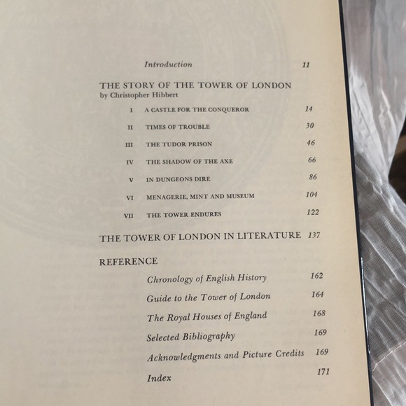 TIMELINE OF LONDON & LONDON TOWER 2 hardcover books & Greenfriars Bobby trivet - Picture 10 of 16
